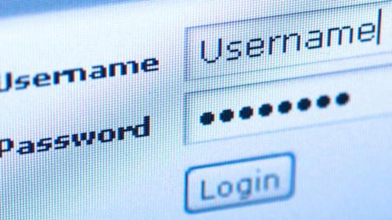 50 Persen pasangan berbagi password Facebook