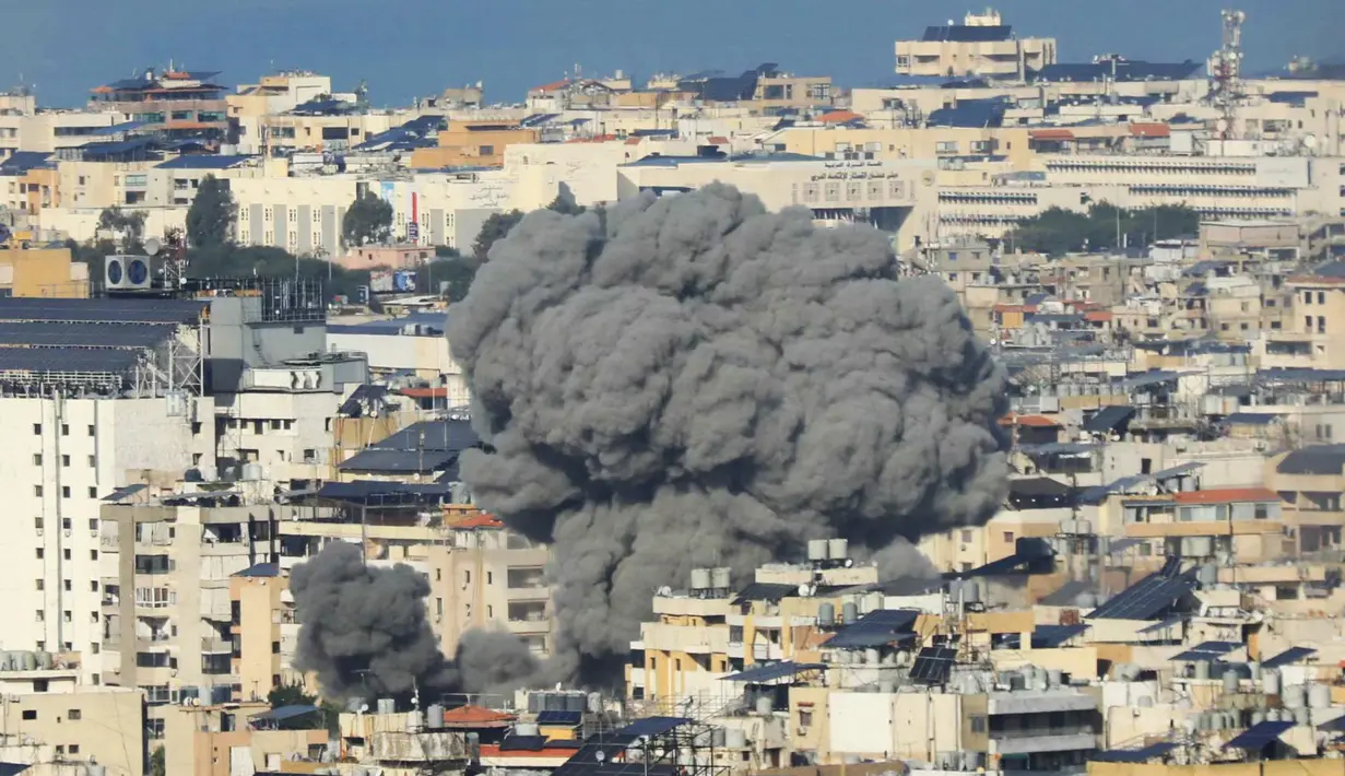 Otoritas kesehatan Lebanon mendata lebih dari 3.400 warga Lebanon tewas dan hampir 14.600 lainnya terluka. Sementara lebih dari sejuta lainnya mengungsi akibat invasi militer Israel di Lebanon. (Foto oleh AFP)