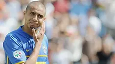 Juventus' French forward David Trezeguet reacts after a missed goal during Siena vs Juventus italian Serie A football match at Artemio Franchi stadium in Siena on May 4, 2008.  AFP PHOTO / Alberto Pizzoli