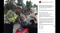 Tak pakai helm dan menunjukan surat-surat emak-emak pura-pura nangis. (Instagram @polantasindonesia)