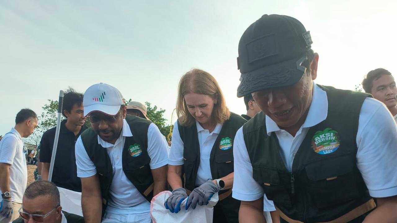 Dapat Perintah dari Prabowo, Menteri KLH Targetkan Sungai Bali dan Jawa Bersih dari Sampah