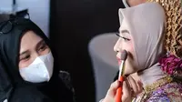 Penyanyi Feby Putri Menikah dengan Adat Bugis, Riasan MUA Asal Makassar Putri Viola Jadi Sorotan