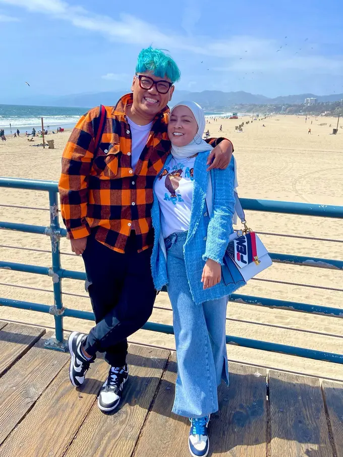 Potret mesra Uya Kuya dan istri