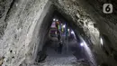 Aktivitas pekerja menyelesaikan proyek Kereta Cepat Indonesia China, Purwakarta, Selasa (21/6/2022). Begitu juga dengan tunnel 6, yang terpanjang di area KCJB telah berhasil ditembus pada bulan yang sama. (Liputan6.com/Herman Zakharia)