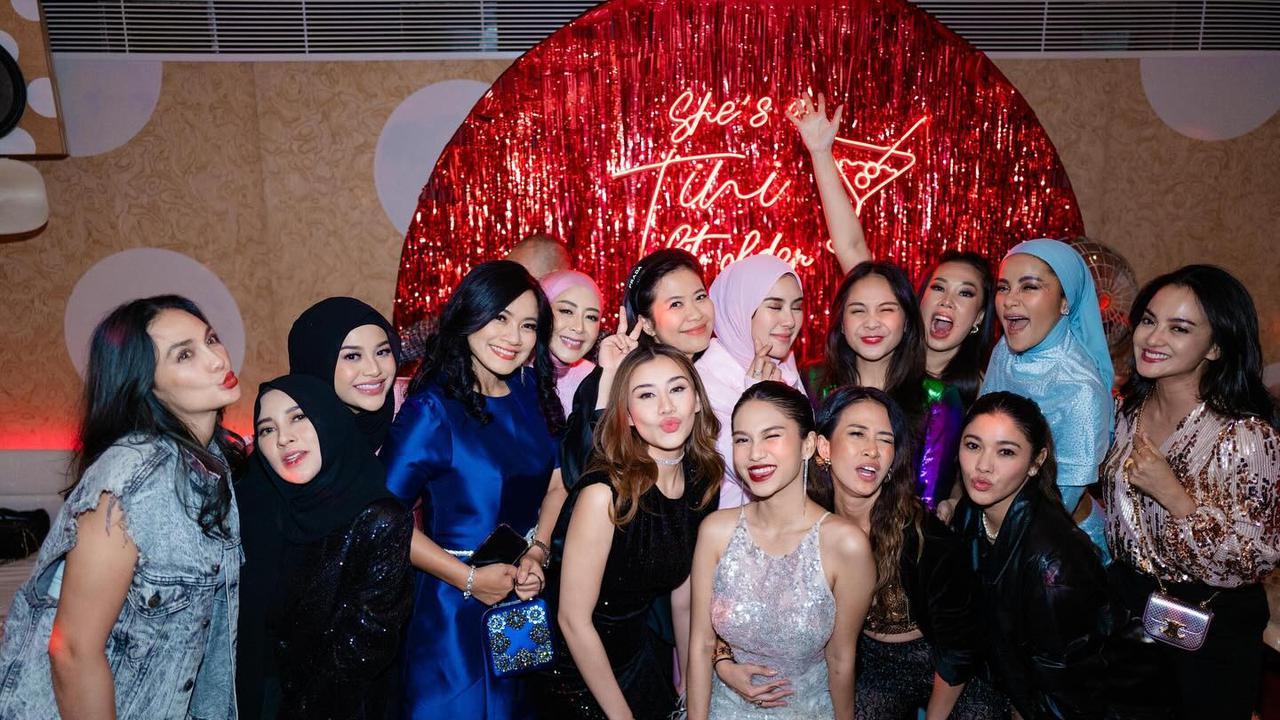 Gaya Seleb yang Hadir di Ultah Marlene Hariman, Aurel Hermansyah Curi Perhatian - Azizah Salsha Paling Disorot