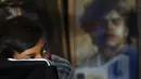 Seorang anak duduk di Gereja Maradona di San Andres Cholula, negara bagian Puebla, Meksiko, Minggu (18/7/2021). Agama Maradonian telah menyebar ke beberapa negara, di seluruh dunia dan memiliki lebih dari setengah juta pengikut. (AP Photo/Marco Ugarte)