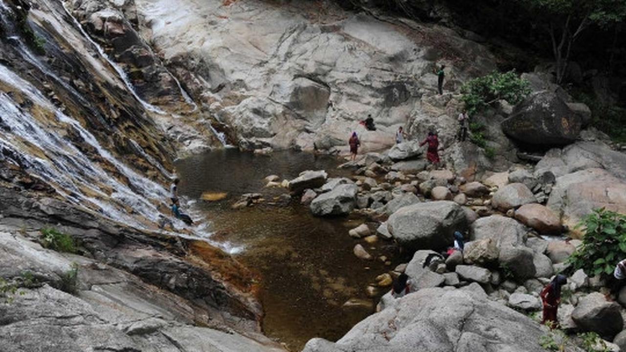 Asyiknya muslim minoritas Thailand ngabuburit di Air Terjun Pajo