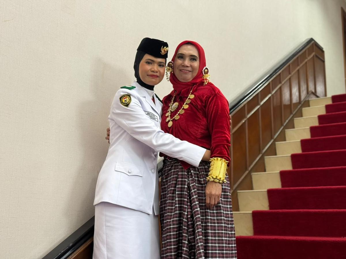 Haru Orang Tua Saksikan Anak dari Sekolah Rakyat Tampil sebagai Paskibraka Nasional di Istana