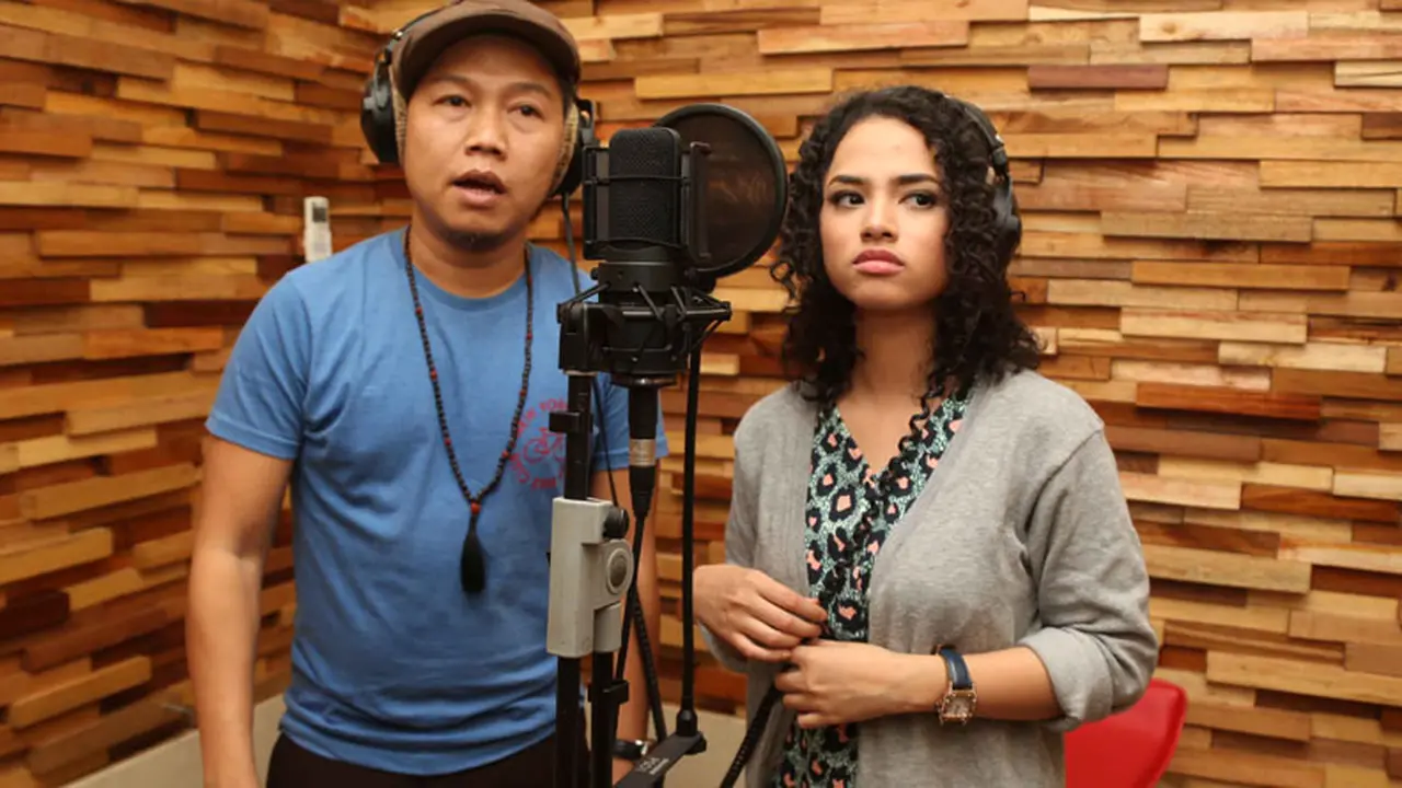 Sandhy Sondoro dan Wizzy