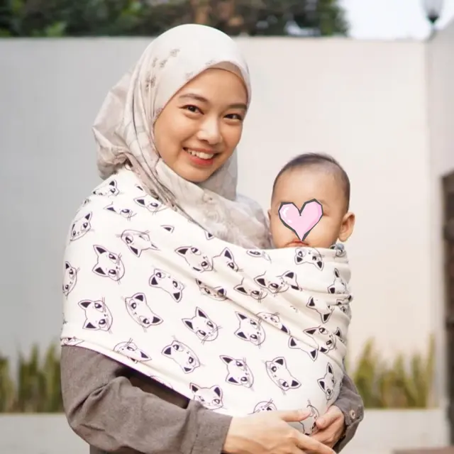 Umumkan Kelahiran Anak Kedua, Ini 6 Potret Lindswell Kwok Momong Buah Hati