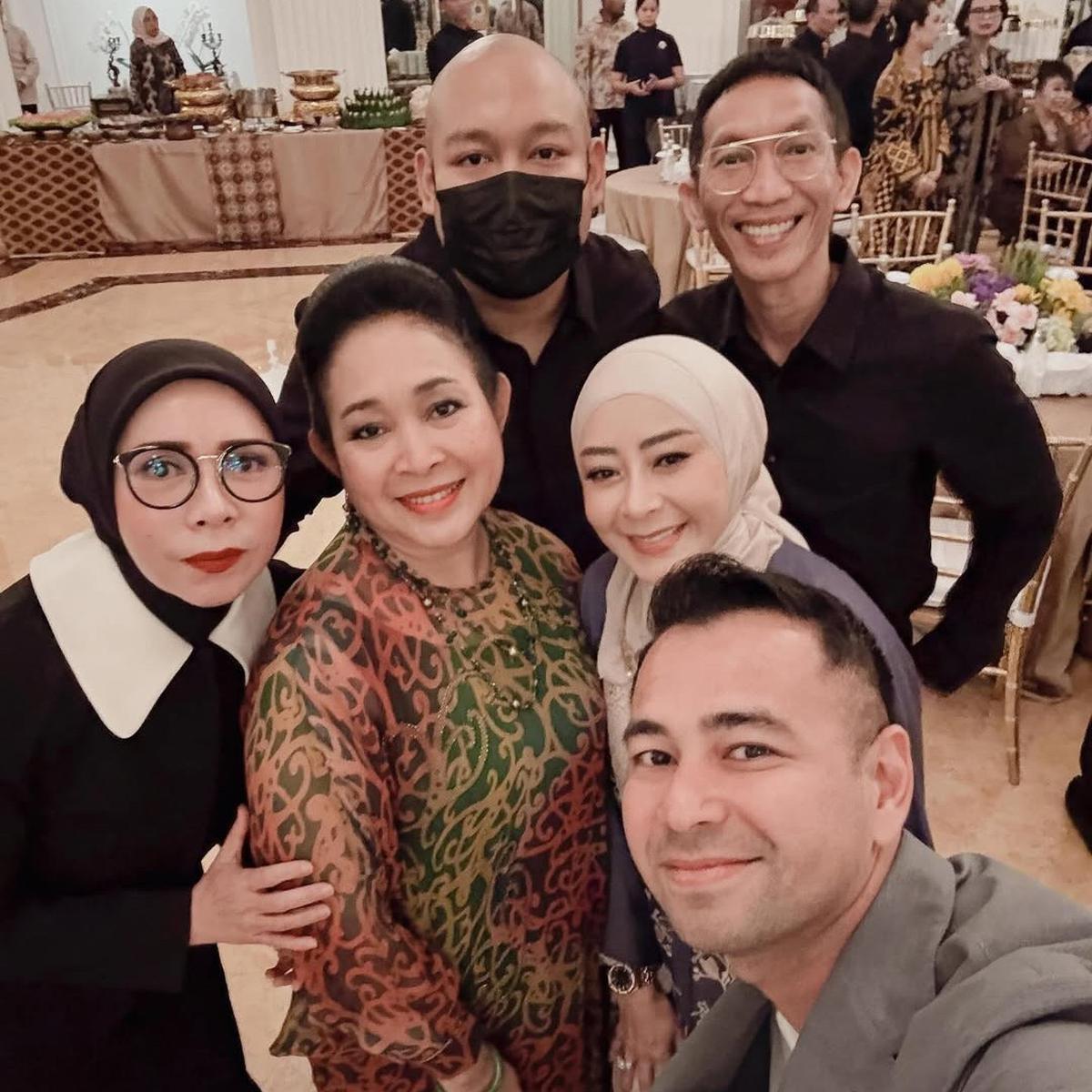Potret Momen Ulang Tahun Titiek Soeharto Dihadiri Prabowo Subianto, Sederet Artis Top Ikut Hadir Meriahkan Suasana