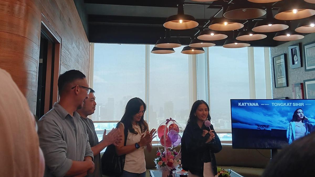 Lewat Single Debut Tongkat Sihir, Katyana Mawira Hadirkan Nuansa Romantis