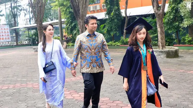 Lakeisha Dardak Putri Arumi Bachsin wisuda SD.  [@arumibachsin_94]