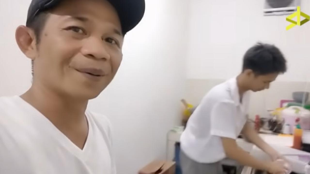 Tak Gengsi, Pulang Sekolah Anak Bupati Purwakarta Kerja Cuci Piring di Kafe 'Ini Enggak Pernah Dikasih Duit