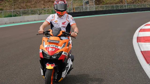 Marquez dan Espargaro Berkeliling Sirkuit Mandalika (AHM)