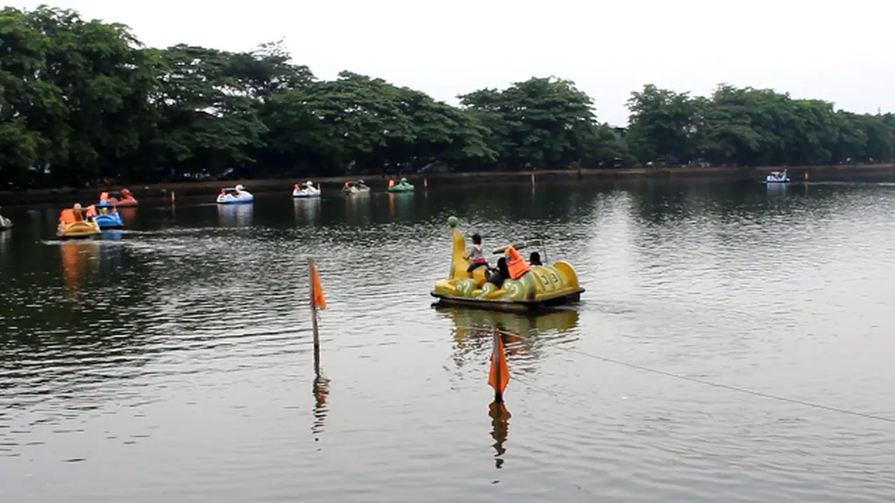 Perahu bebek Situ Babakan