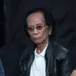 Yon Koeswoyo, salah satu musisi legendaris Indonesia tutup usia pagi ini. Jenazah disemayamkan di rumah duka Jalan Salak, Pamulang. Selamat jalan, Yon Koeswoyo. (Galih W.Satria/Bintang.com)