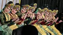 Para penari tampil dalam Festival Tari Ratoh Jaroe di Banda Aceh, Aceh, Rabu (8/9/2021). Festival Tari Ratoh Jaroe ini dapat disaksikan oleh penonton secara online. (CHAIDEER MAHYUDDIN/AFP)