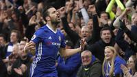 Gelandang Chelsea Cesc Fabregas merayakan gol ke gawang Swansea City pada lanjutan Liga Inggris di Stamford Bridge, Sabtu (25/2/2017). (AP Photo/Kirsty Wigglesworth)