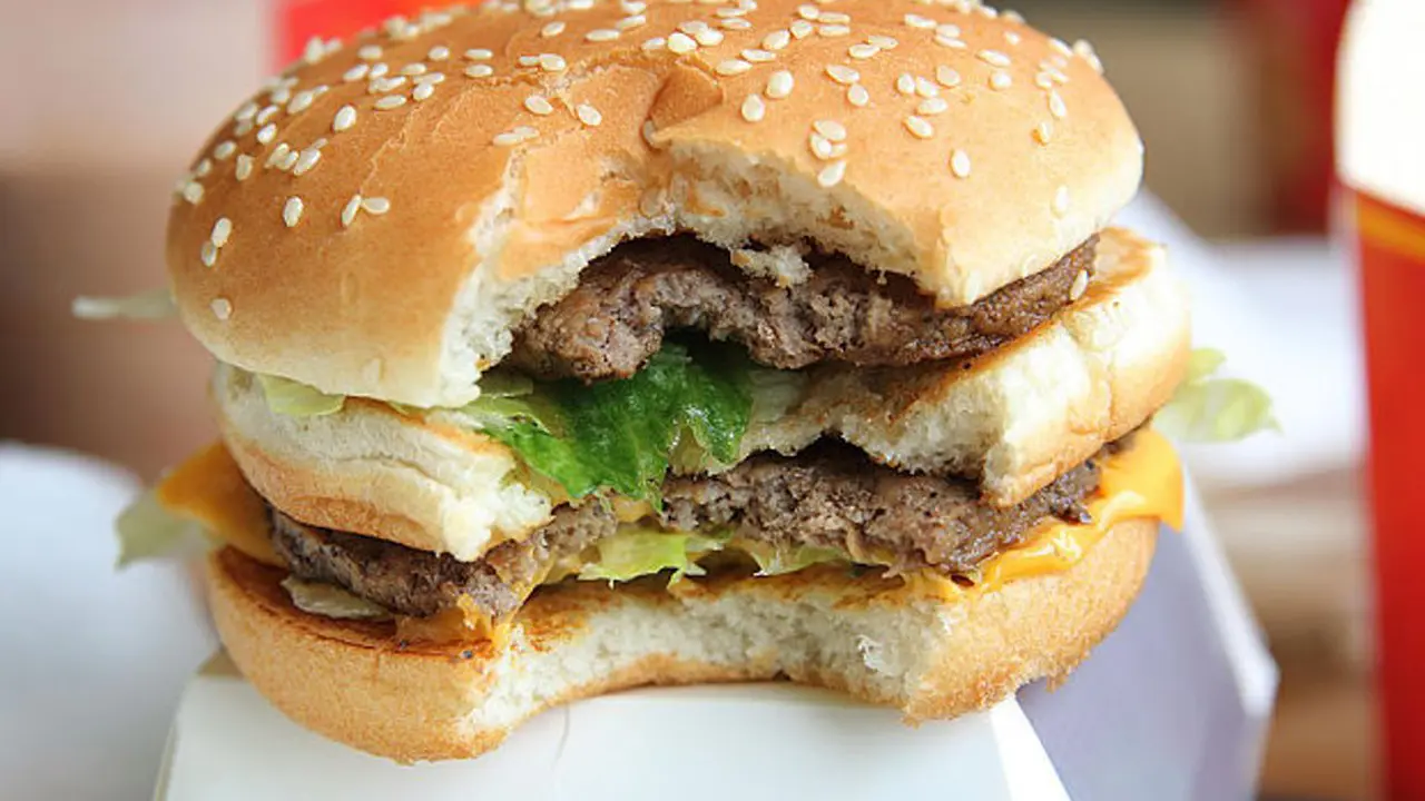 Ada Cacing Menggeliat di Makanan, Resto Burger Ini Ditutup