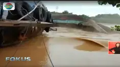 Peristiwa di Sungai Mahakam ini diawali kondisi kapal yang miring.