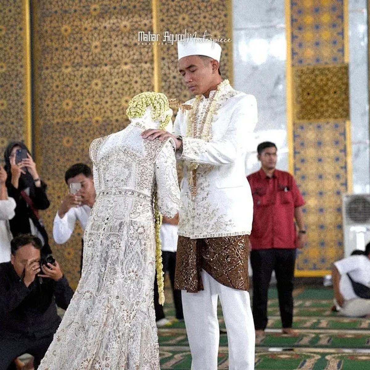 Sah! 7 Potret Akad Nikah Rizky Ridho & Sendy Aulia, Fans Patah Hati Berjamaah