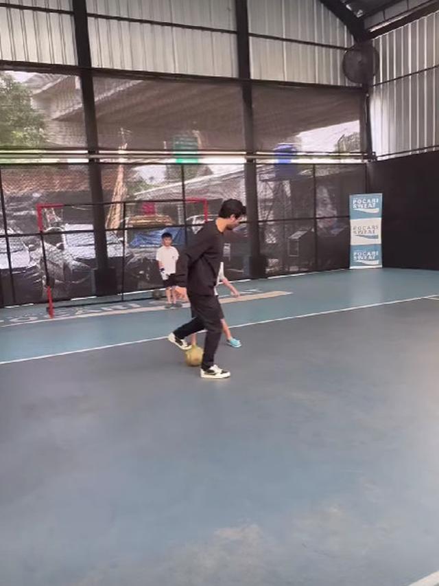 Nathan Tjoe-A-On main ke Andara