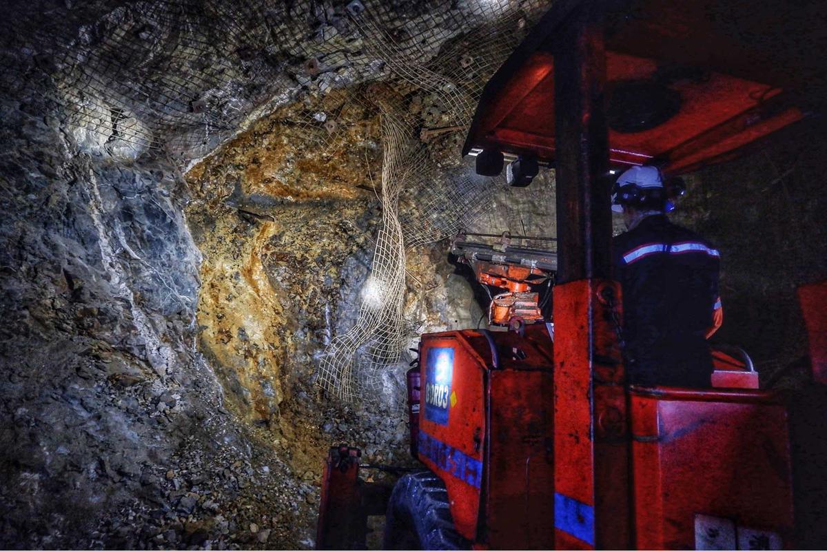 FOTO:  Melihat Aktivitas di Tambang Emas Pongkor dengan Target  1 Ton Emas