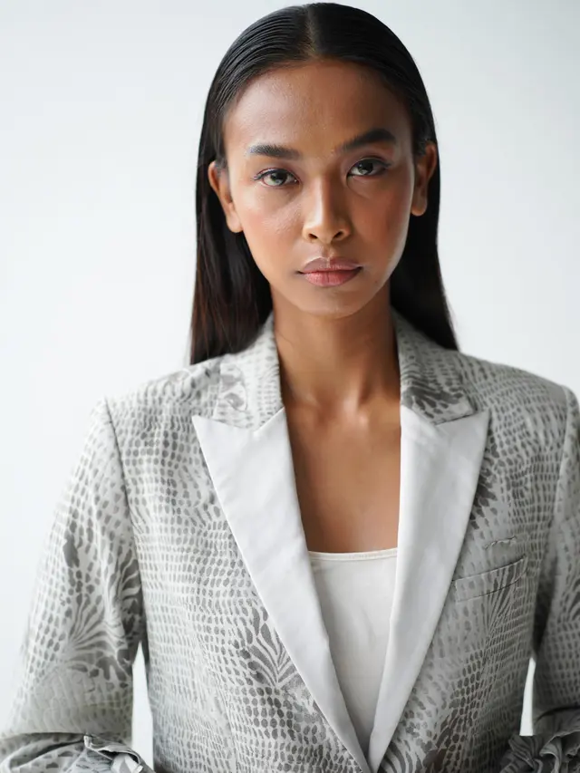 Model Baju Batik Blazer Wanita Terbaru