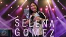 Artis sinetron Prilly Latuconsina berpose saat menonton konser pertama penyanyi Selena Gomez di Indonesia yang digelar di Indonesia Convention Exhibition (ICE) BSD, Tangerang Selatan, Sabtu (23/7). (Liputan6.com/Herman Zakharia)