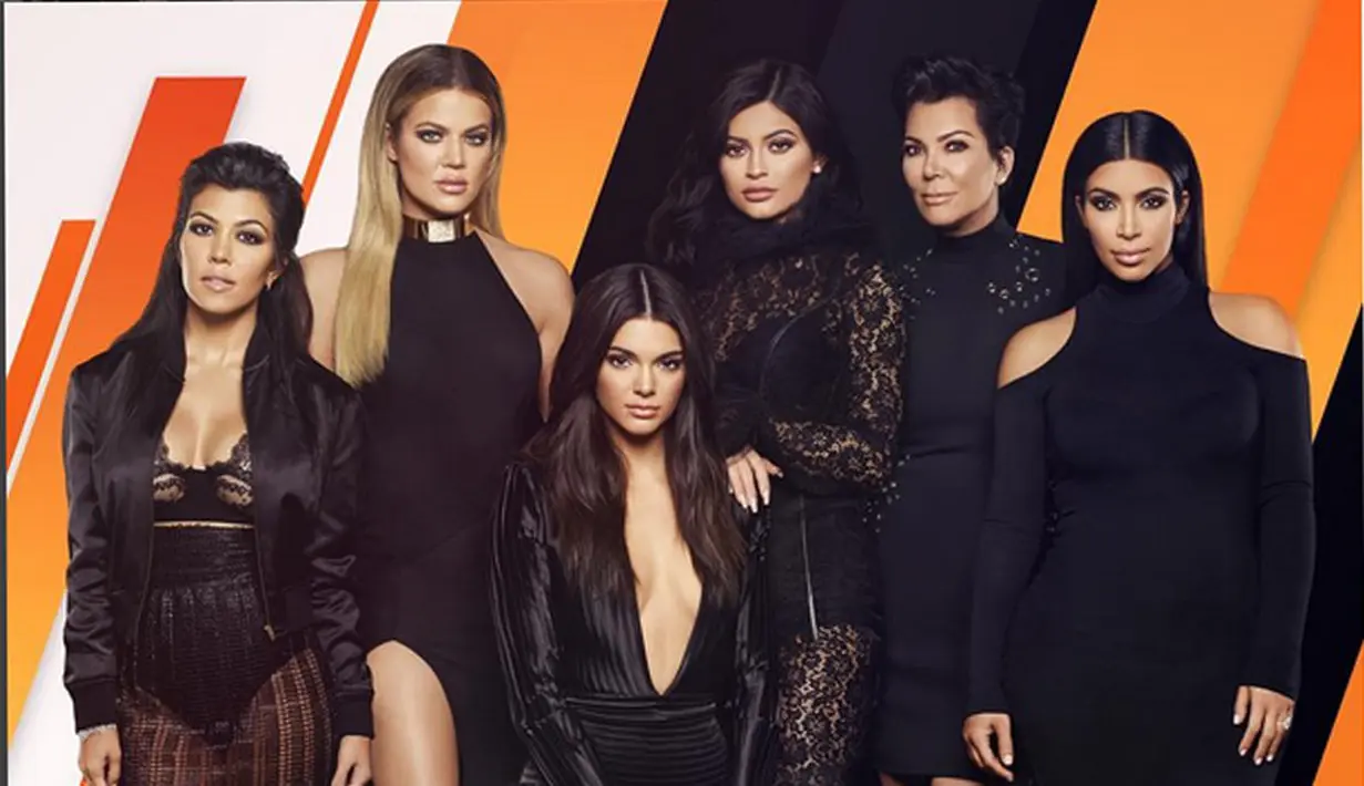 Keluarga yang terkenal sejak 2007, saat kehidupannya mulai diekspos melalui program televisi berjudul Keeping Up with the Kardashians (KUWTK) ini seringkali tampil dengan gaya kasualnya, termasuk sang ibu, Kris Jenner. (Instagram/krisjenner)
