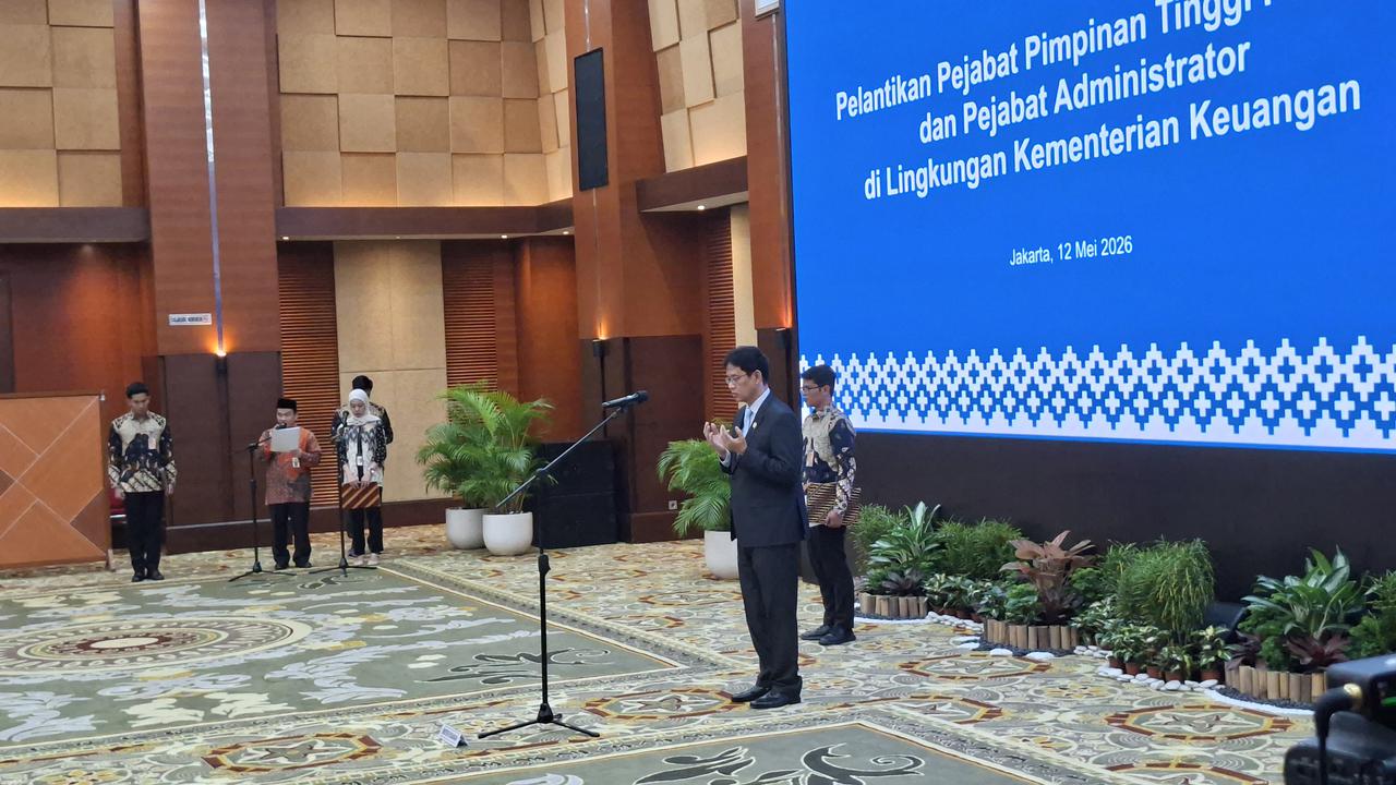 Menkeu Purbaya Lantik 8 Pejabat Pajak, Beri Pesan Tegas