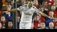 Selebrasi penyerang Real Madrid, Karim Benzema, usai mencetak gol ke gawang Liverpool di Stadion Anfield, (23/10/2014). (REUTERS/Phil Noble)