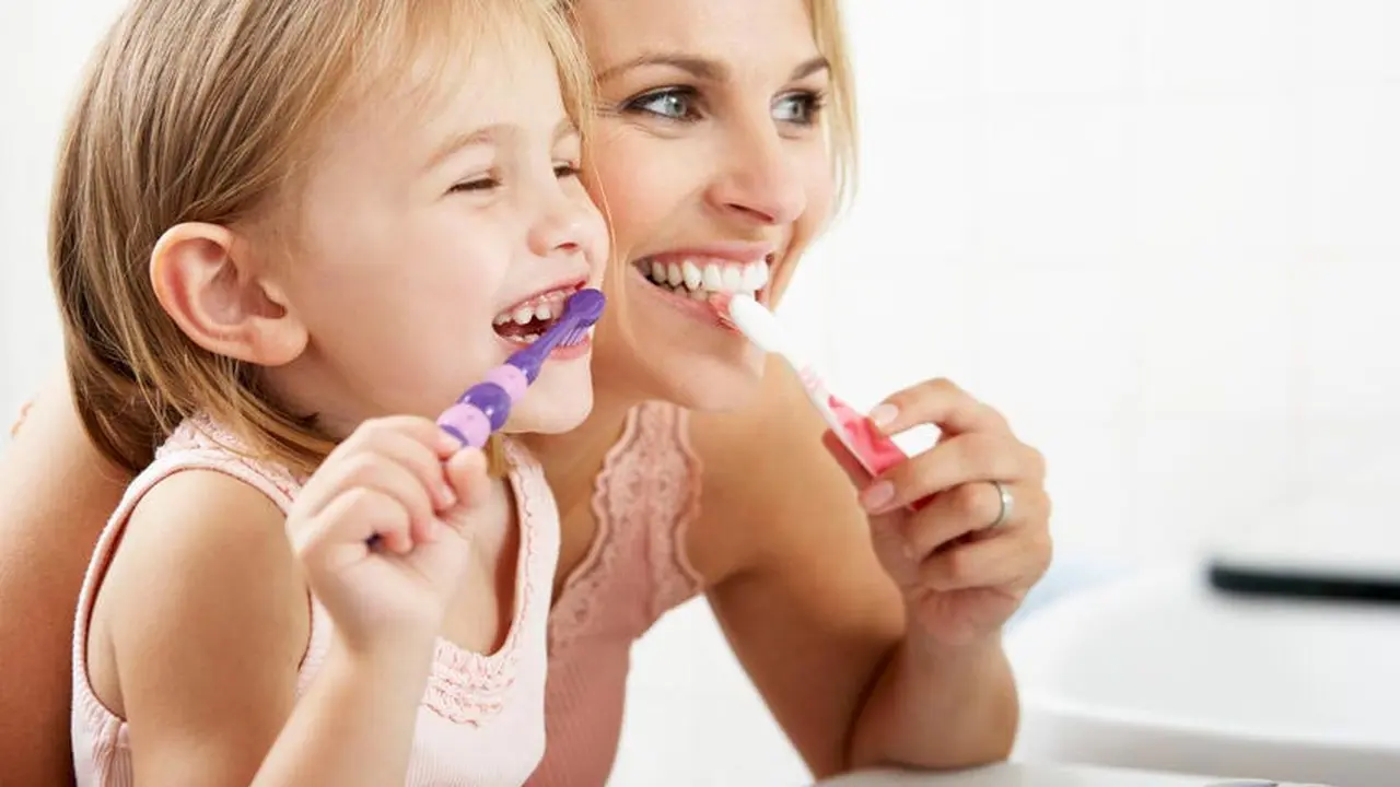 6 Tips Agar Anak Rajin Sikat Gigi