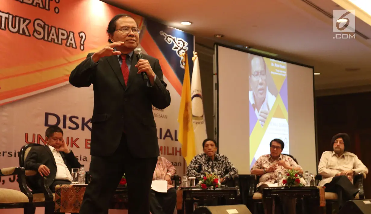 Mantan Menko Kemaritiman Rizal Ramli saat diskusi "Debat-Tak Debat: Utang Besar Buat Siapa? di Jakarta, Selasa (3/7). Rizal Ramli mengungkap perekonomian Indonesia, khususnya masalah utang dalam kondisi yang kurang sehat. (Liputan6.com/Angga Yuniar)