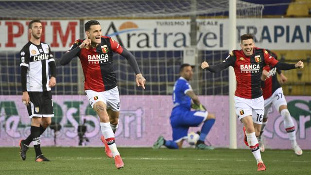 FOTO: Kalah 1-2 dari Genoa, Parma Masih Sulit Keluar dari Zona Degradasi - Gianluca Scamacca