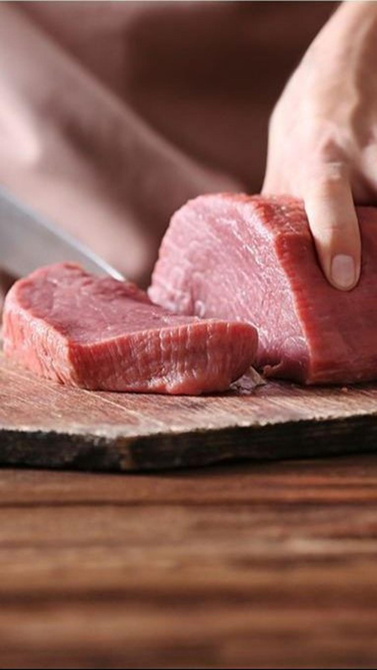 Alat dan Bahan untuk Merebus Daging Sapi<br>