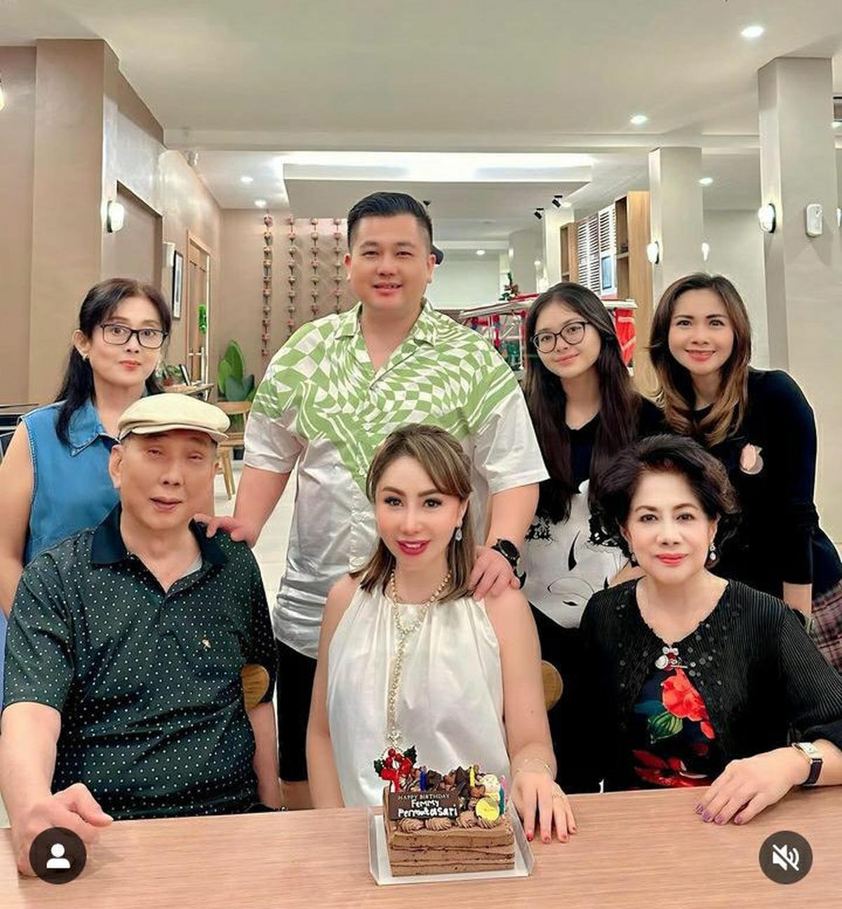 Bersama Mama dan Papa Mertua