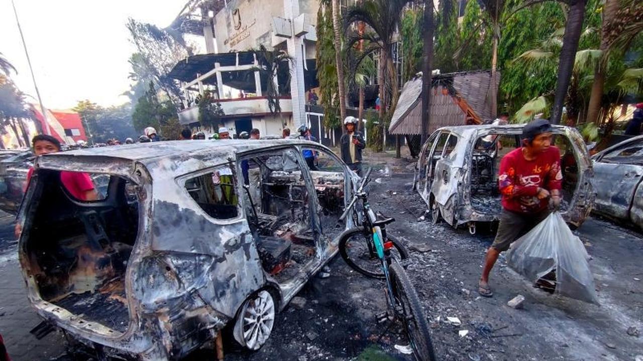 Fakta Unik: Kantor DPRD Makassar Dijarah Warga Usai Dibakar, Sempat Jadi Destinasi Wisata Dadakan