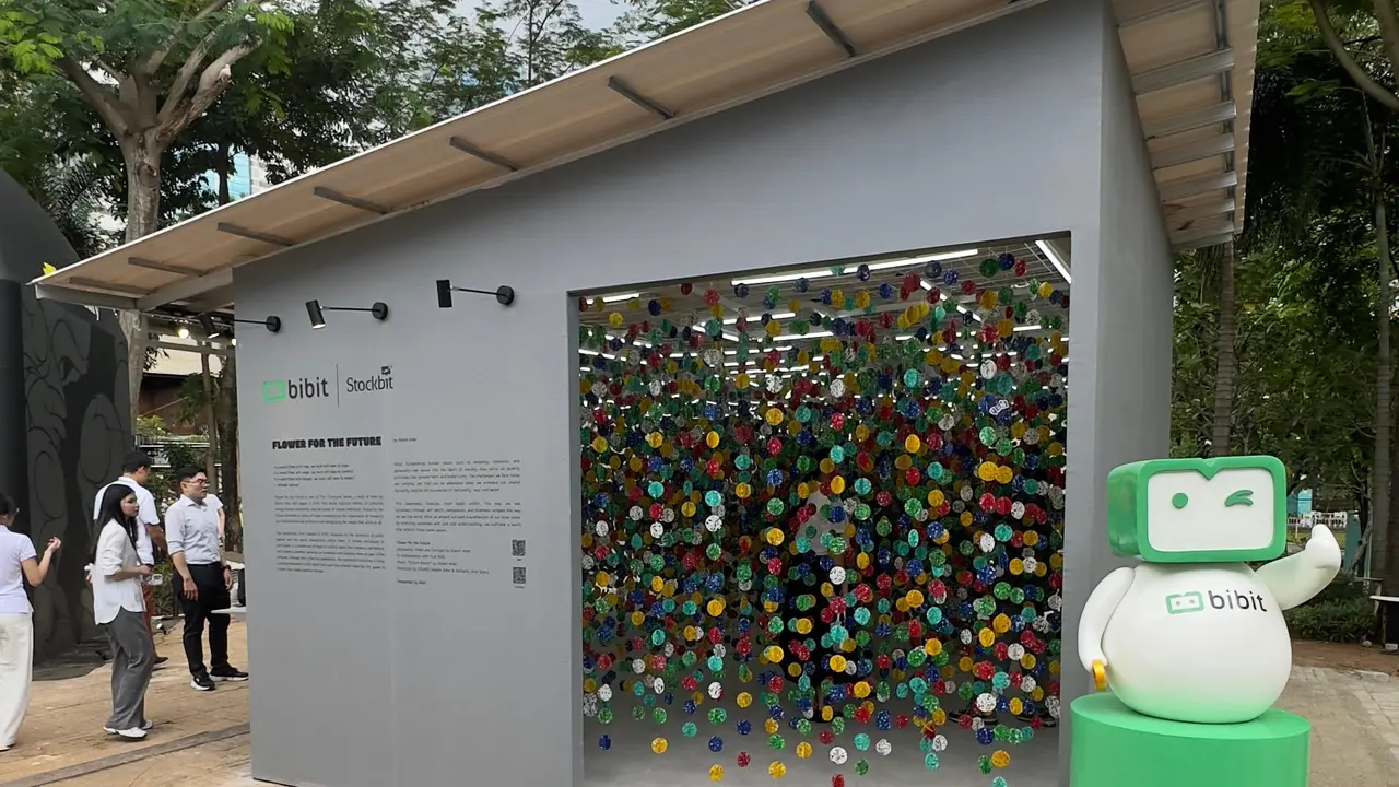 Melihat Harapan di Masa Depan Lewat Instalasi Seni Flower for the Future Karya Abenk Alter