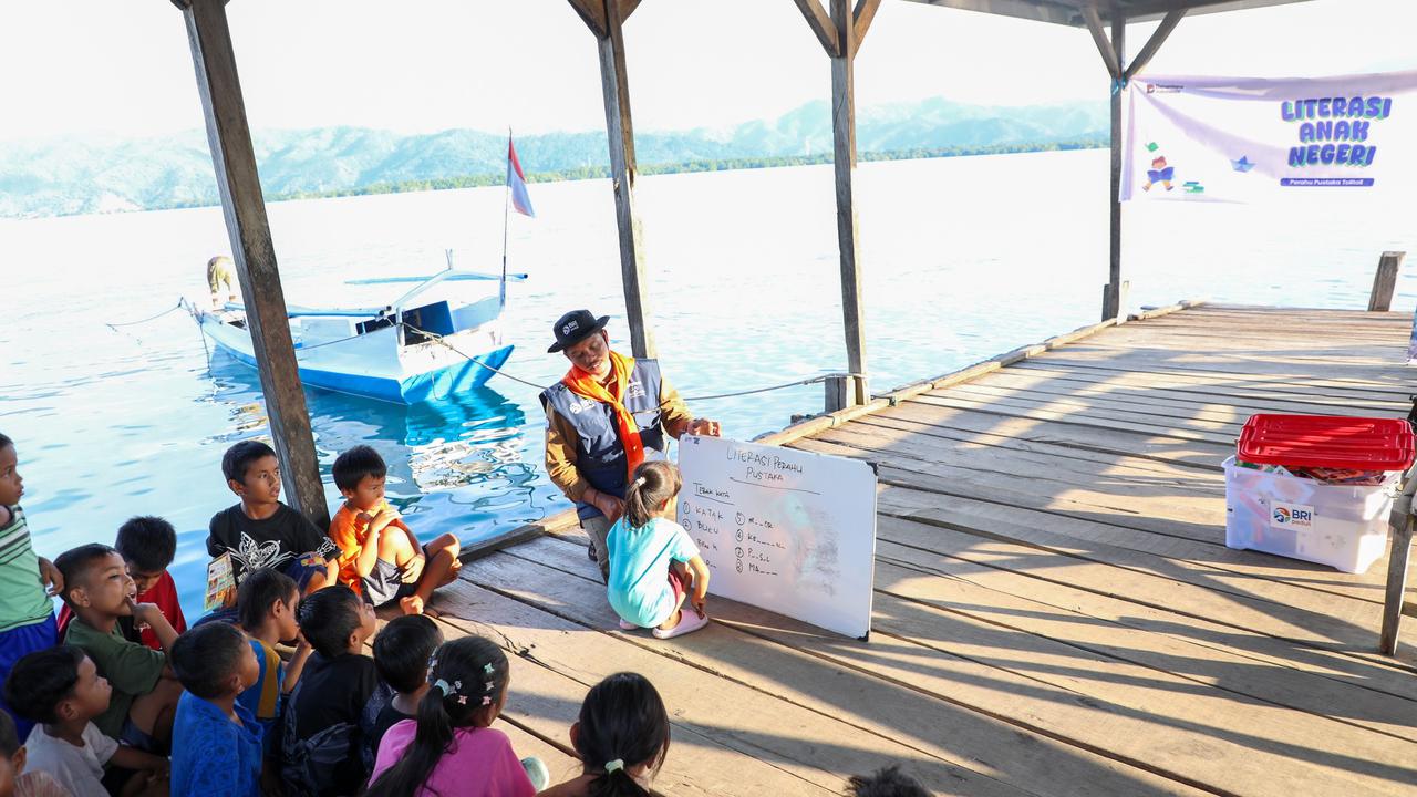 BRI Peduli Salurkan Bantuan Perahu Literasi Wilayah Pesisir Tolitoli