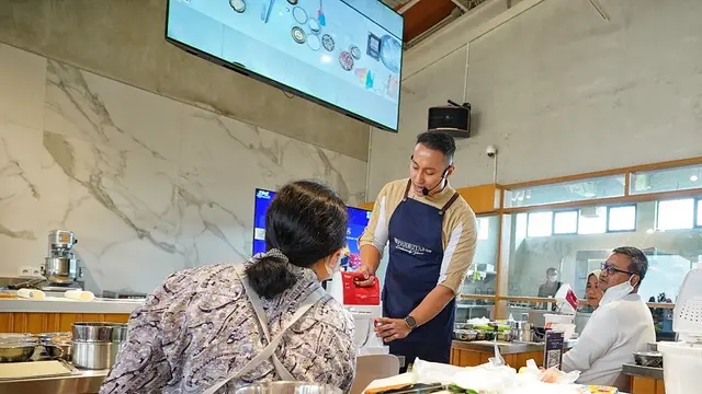 Serunya Baking Class Bareng Chef Yuda Bustara, Berkreasi Ciptakan JOYfully Cake