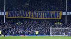 Suporter Everton membentangkan banner dalam laga lanjutan Piala FA 2024/2025 melawan Bournemouth di Goodison Park, Liverpool, Inggris, Minggu (09/02/2025) WIB. (AP Photo/PA/Peter Byrne)