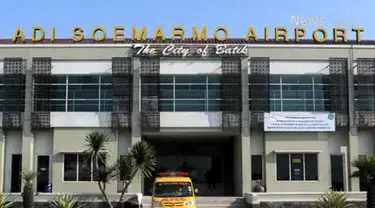 Kabut tebal yang melanda kawasan Bandara Adi Soemarmo Solo menyebabkan otoritas menutup bandara pada pagi hari. Akibatnya, sejumlah penerbangan ditunda keberangkatan atau kedatangannya.