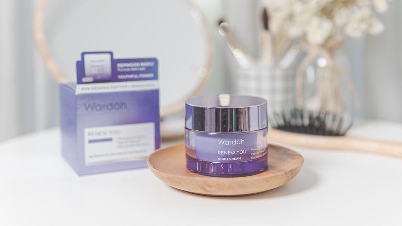 2. Wardah Renew You Anti Aging Night Cream: Merangsang Kolagen dengan Ekstrak Botani