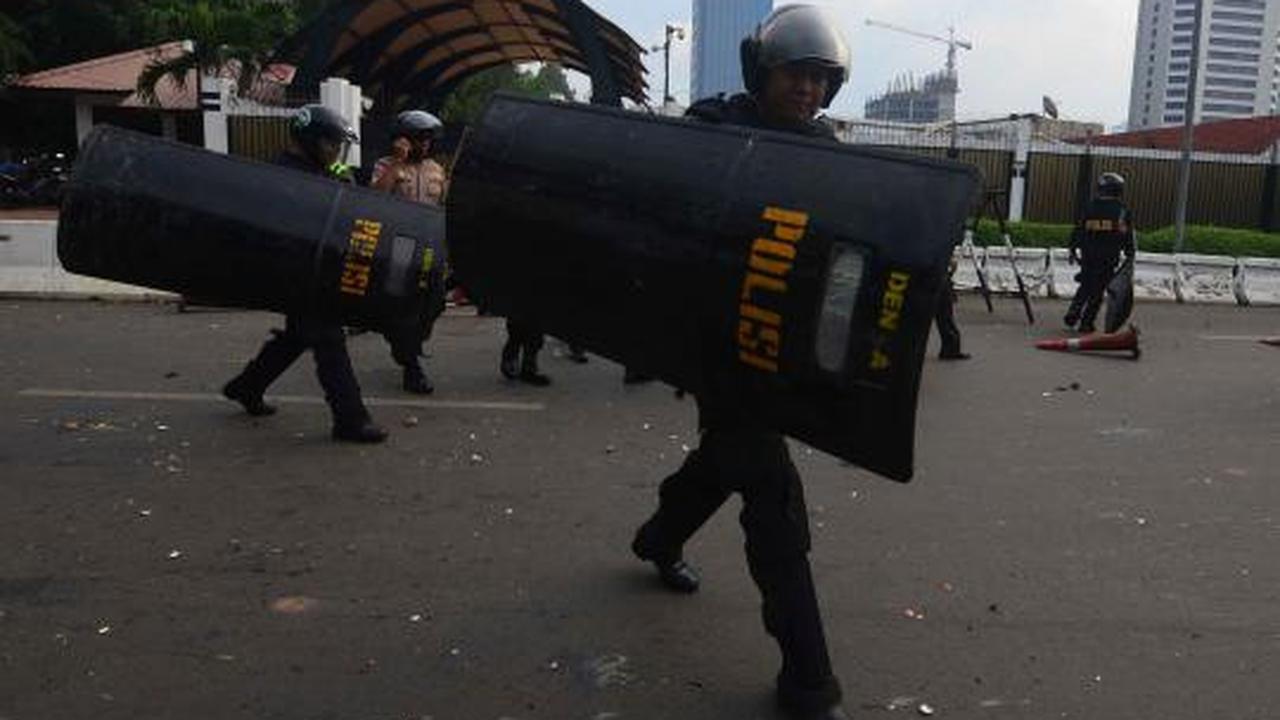 HMI terlibat bentrok dengan polisi di depan Kedubes AS