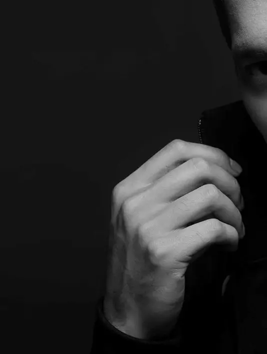 Foto-foto dan wawancara eksklusif Evan Sanders dengan Bintang.com beberapa waktu lalu. (Fotografer: Febio Hernanto, Stylist : Indah Wulansari, Wardrobe: @footurama, Digital Imaging: Muhammad Iqbal Nurfajri/Bintang.com)