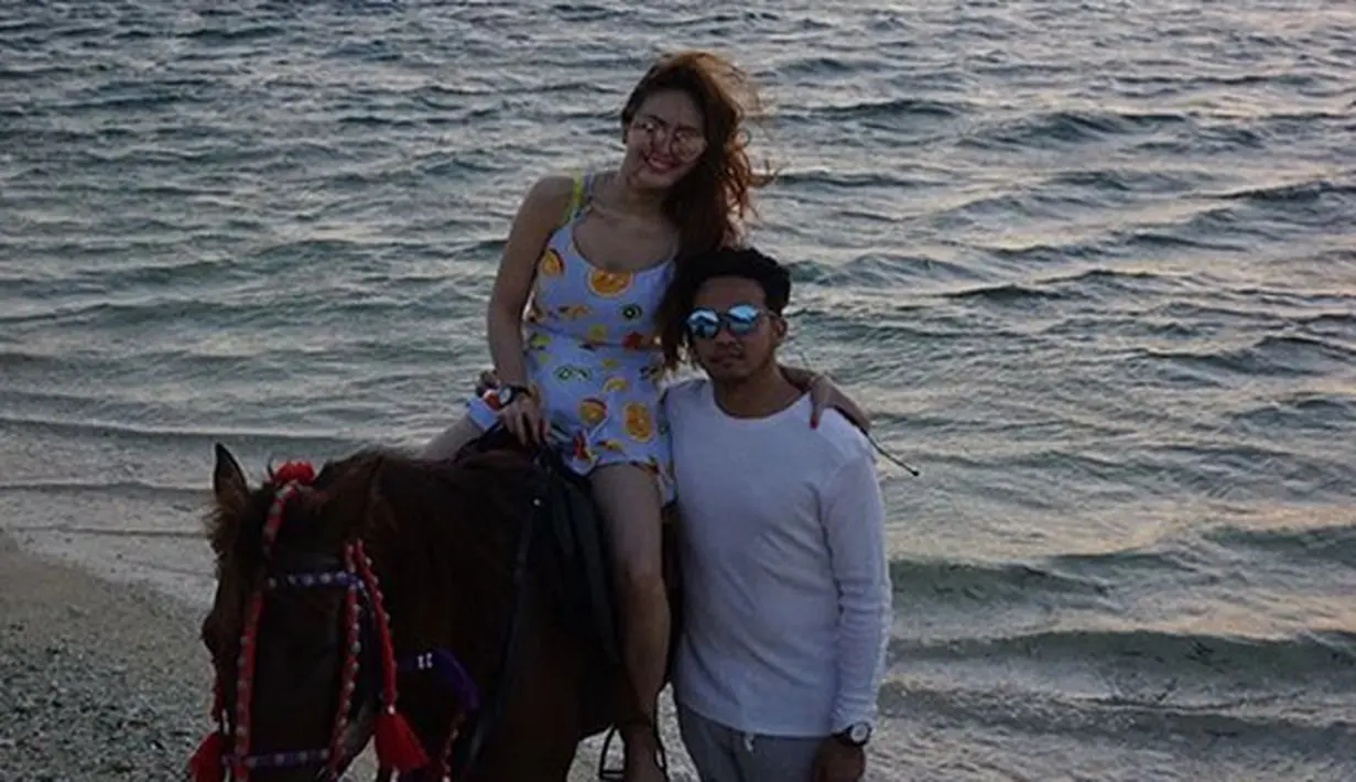 Kabar ini mengejutkan lantaran pasangan ini tak pernah terdengar gosip miring dalam keluarganya. Bahkan, dalam media sosial sang istri, keduanya terlihat begitu romantis dan harmonis. (Instagram/cinta_ratu_nansya)