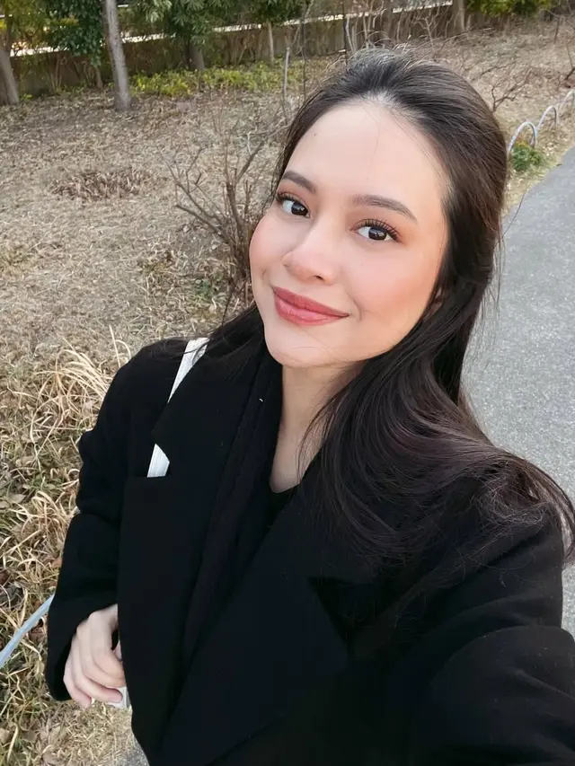 Gaya Bumil Hanggini Baby Moon ke Jepang Bareng Suami, Luthfi Aulia, Tampil Stylish dengan Sentuhan Layering