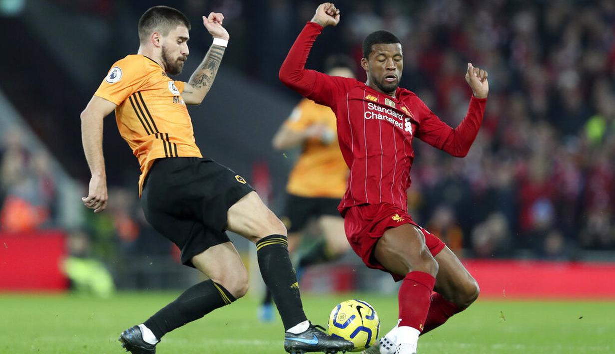 Penyerang Liverpool, Sadio Mane, melakukan selebrasi usai membobol gawang Wolverhampton Wanderers pada laga Premier League 2019 di Stadion Anfield, Minggu (29/12). Liverpool menang 1-0 atas Wolverhampton. (AP/Jon Super)